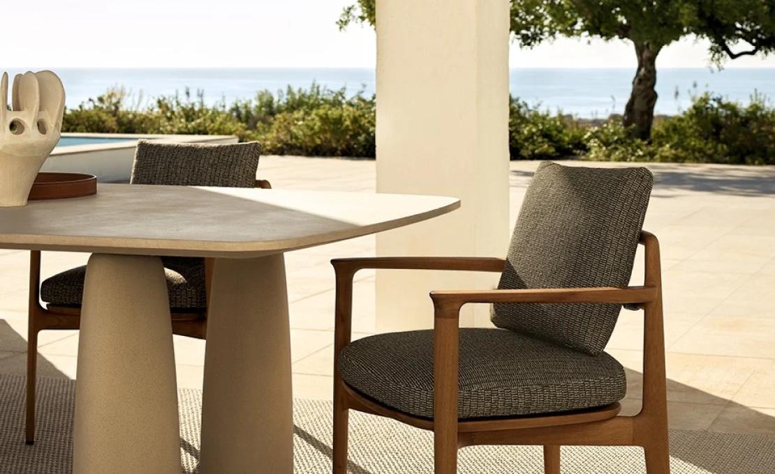 Уличный стол от фабрики Poliform модель MONOLITH OUTDOOR TABLE