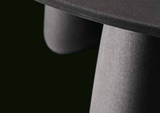 Уличный стол от фабрики Poliform модель MONOLITH OUTDOOR TABLE