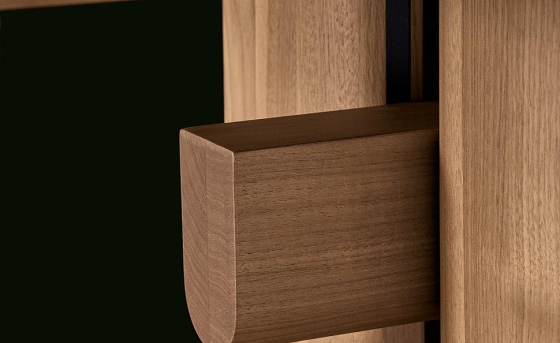 Консоль от фабрики Poliform модель CO170