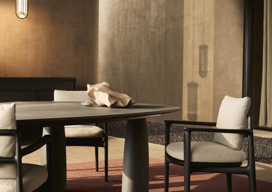 Уличный стол от фабрики Poliform модель MONOLITH OUTDOOR TABLE