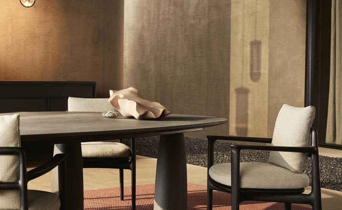 Уличный стол от фабрики Poliform модель MONOLITH OUTDOOR TABLE