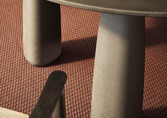 Уличный стол от фабрики Poliform модель MONOLITH OUTDOOR TABLE