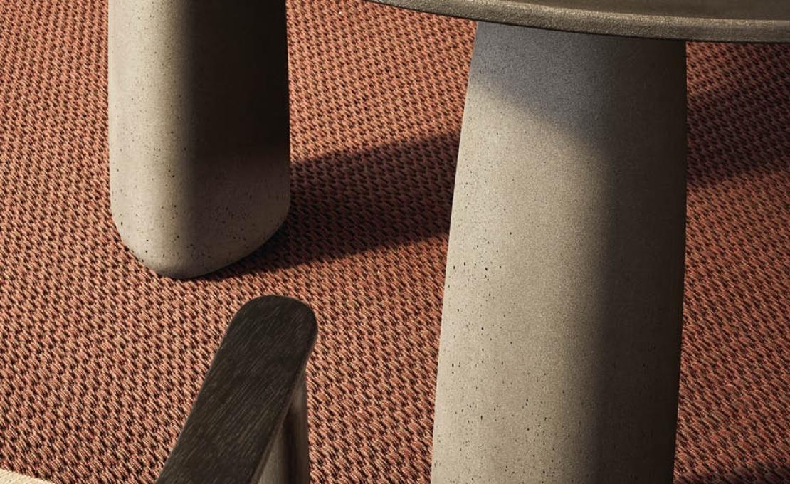 Уличный стол от фабрики Poliform модель MONOLITH OUTDOOR TABLE