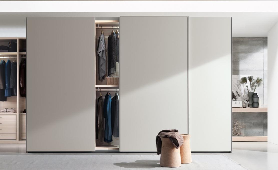 Шкафы от фабрики Poliform модель New Entry Wardrobe