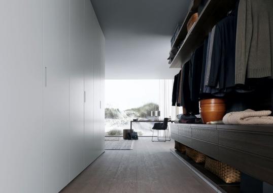 Шкафы от фабрики Poliform модель New Entry Wardrobe