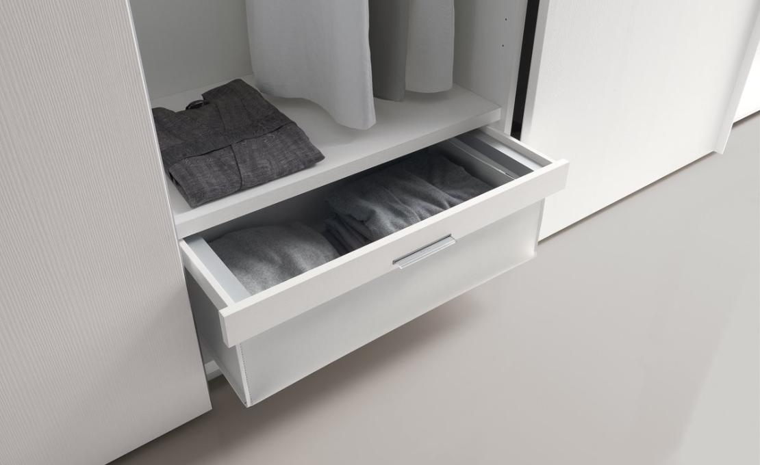 Шкафы от фабрики Poliform модель Sand Wardrobe