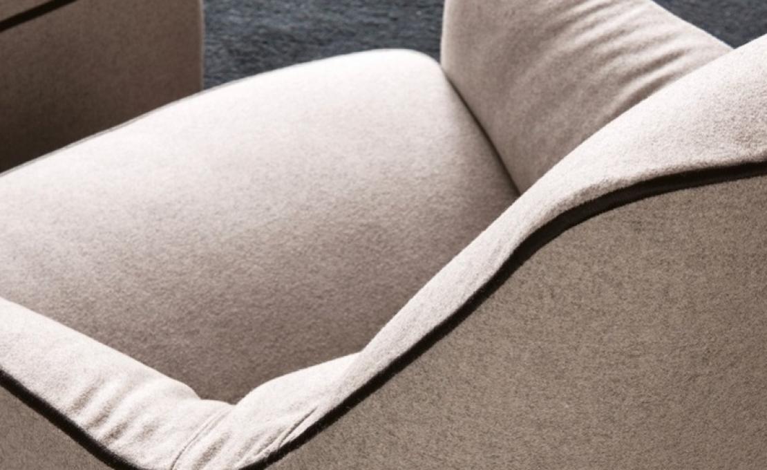 Кресло от фабрики Poliform модель Santa Monica Lounge Arm 