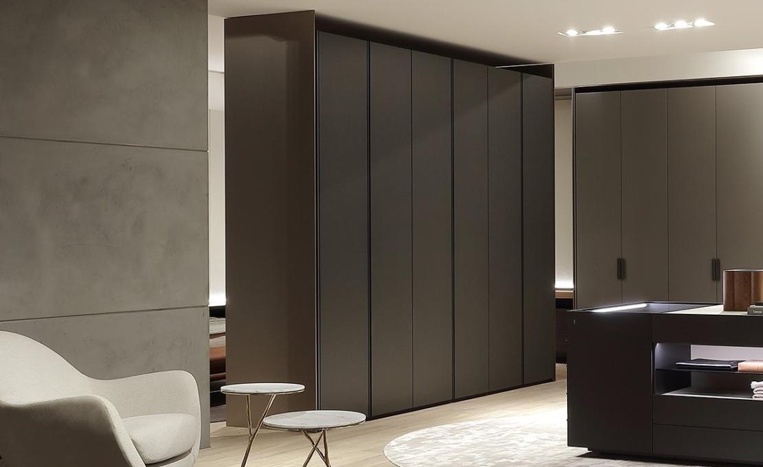 Шкафы от фабрики Poliform модель Silk Wardrobe