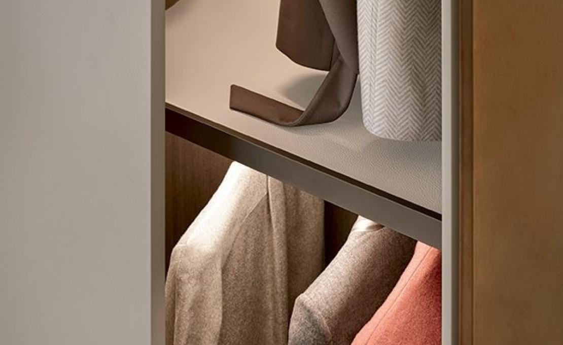 Шкафы от фабрики Poliform модель Skin Poliform Wardrobe