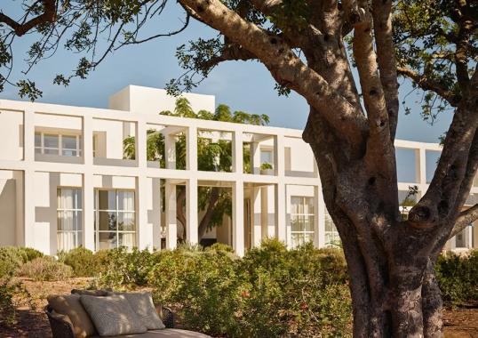 Уличный диван от фабрики Poliform модель SOORI DAY LOUNGE