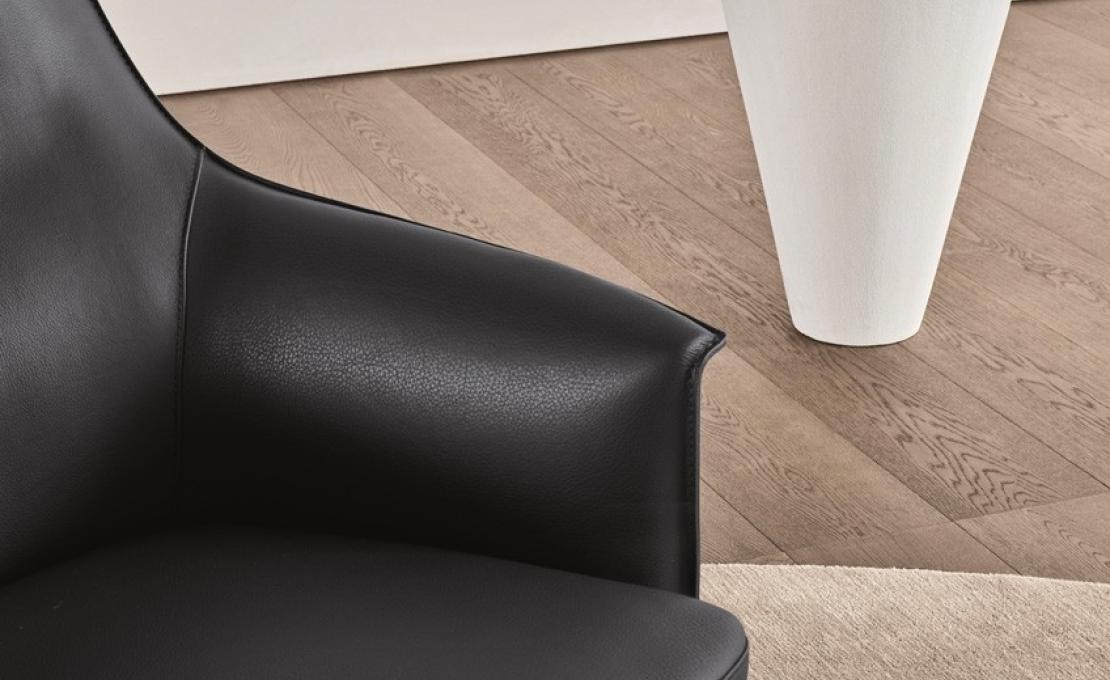 Кресло от фабрики Poliform модель Stanford Lounge Arm