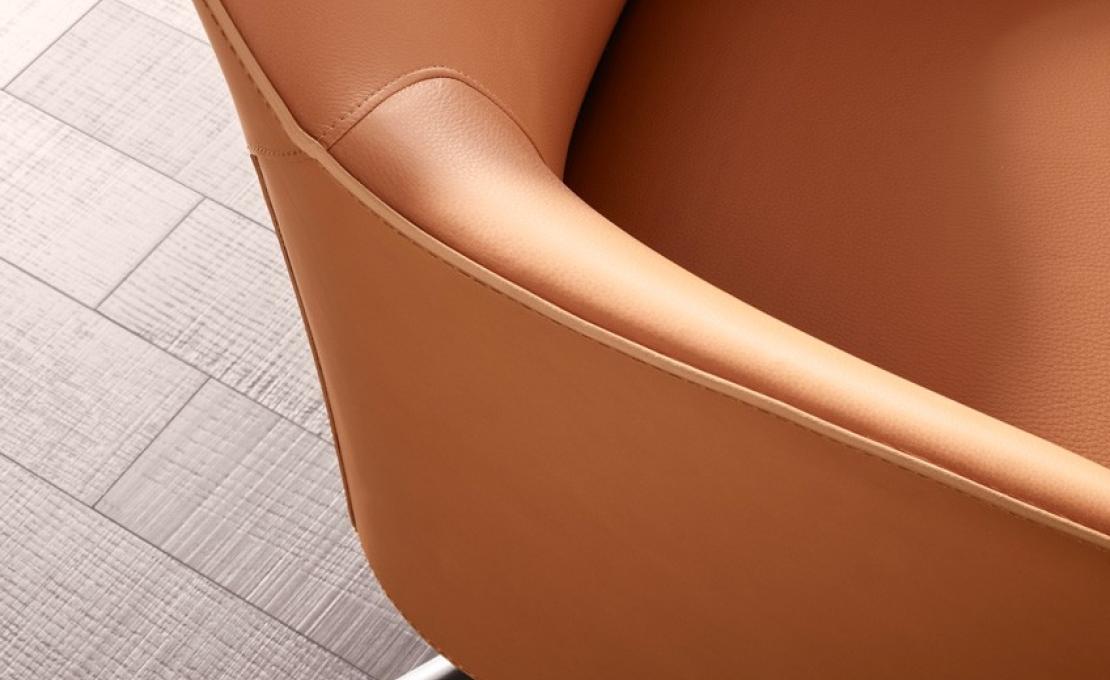 Кресло от фабрики Poliform модель Stanford Arm