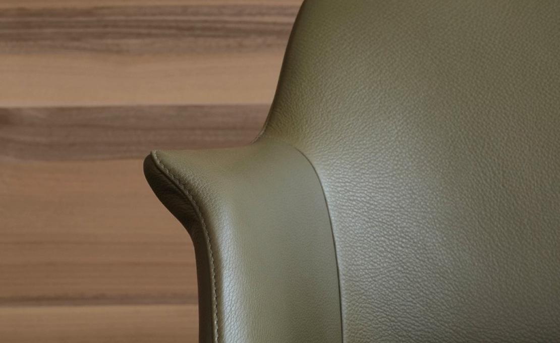 Стул от фабрики Poliform модель Sophie 