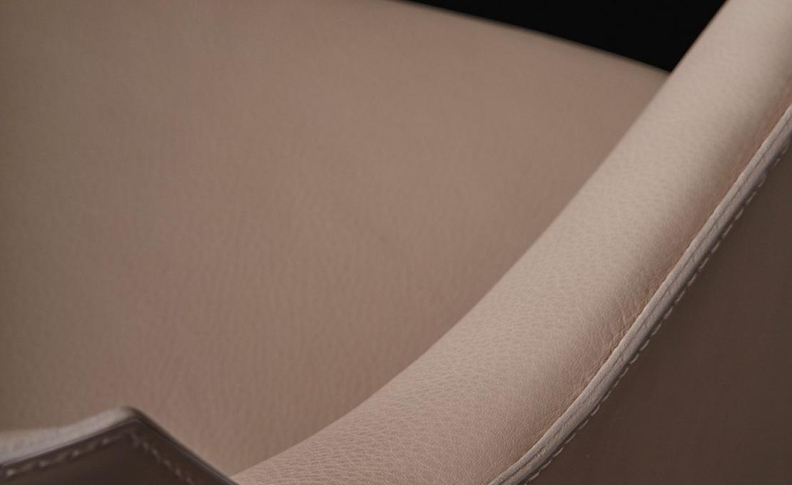 Кресло от фабрики Poliform модель Stanford Arm