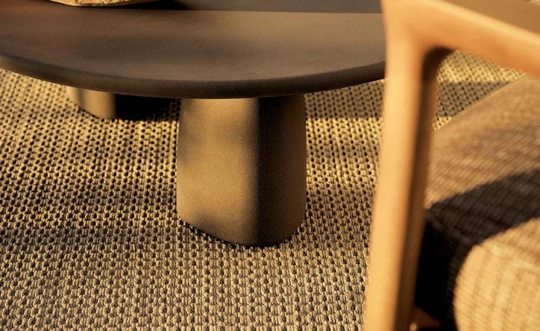 Уличный стол от фабрики Poliform модель STRATA 