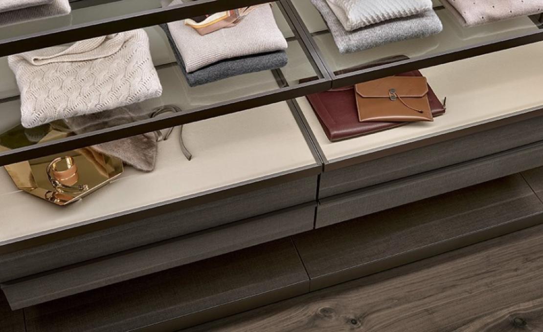 Шкафы от фабрики Poliform модель Ubik Walk-in Closet