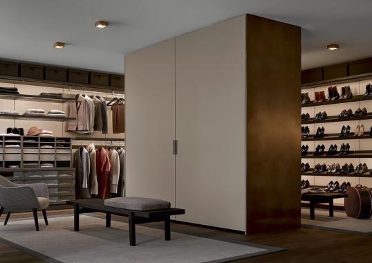 Шкафы от фабрики Poliform модель Ubik Walk-in Closet