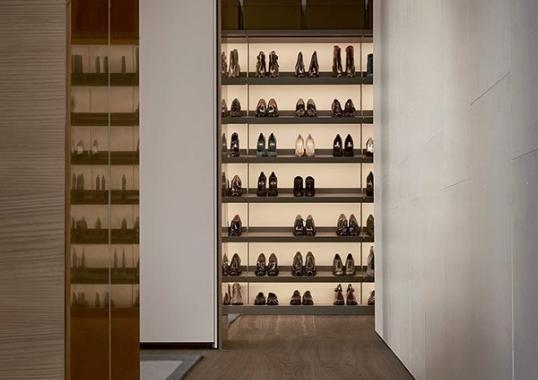 Шкафы от фабрики Poliform модель Ubik Walk-in Closet