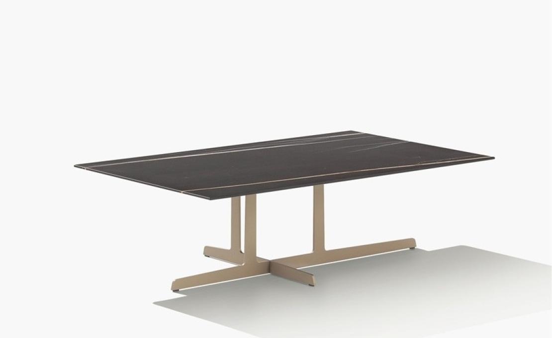 Журнальный столик от фабрики Poliform модель Westside  in Metal