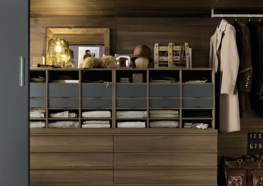 Шкафы от фабрики Poliform модель Ubik Walk-in Closet