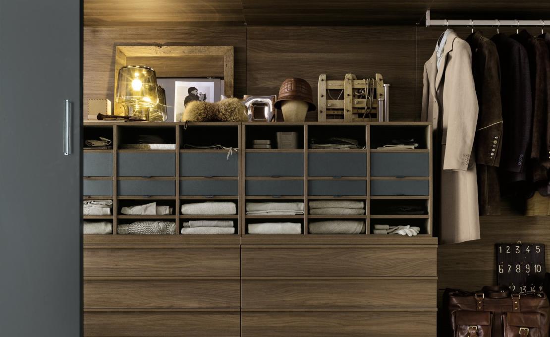 Шкафы от фабрики Poliform модель Ubik Walk-in Closet