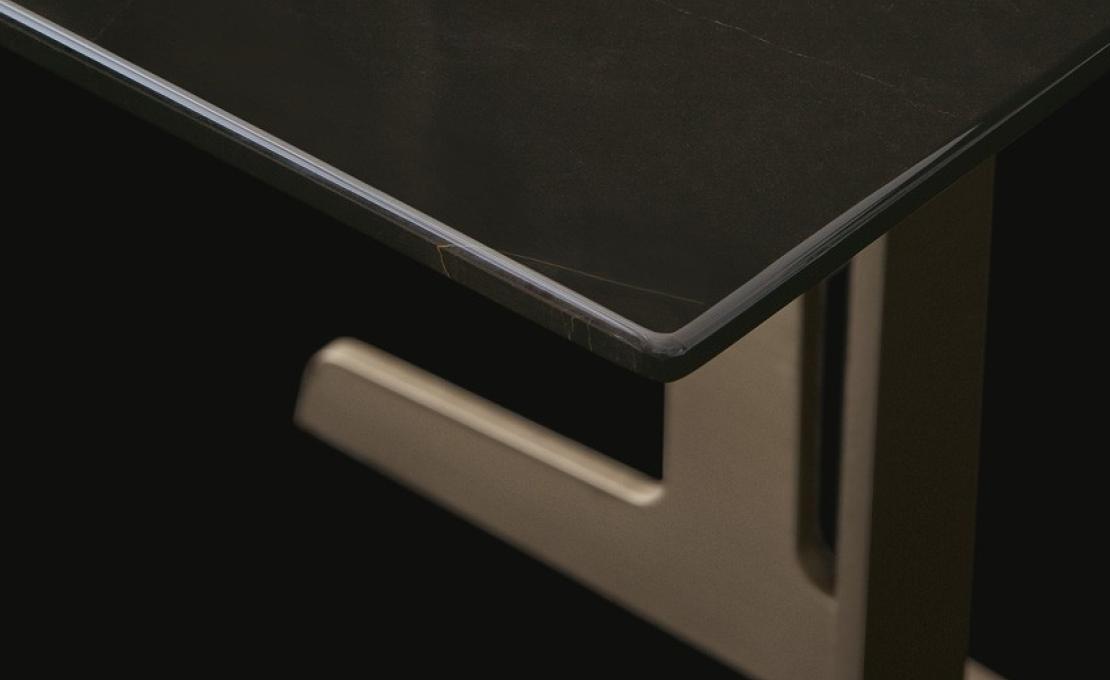 Журнальный столик от фабрики Poliform модель Westside  in Metal