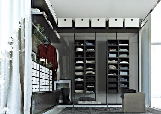 Шкафы от фабрики Poliform модель Ubik Walk-in Closet