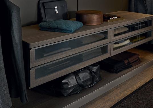 Шкафы от фабрики Poliform модель Ubik Walk-in Closet