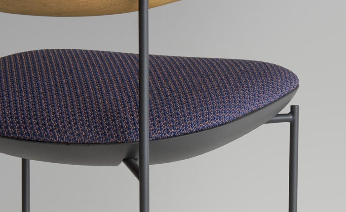 Уличный барный стул от фабрики Potocco модель KEEL LIGHT OUTDOOR 