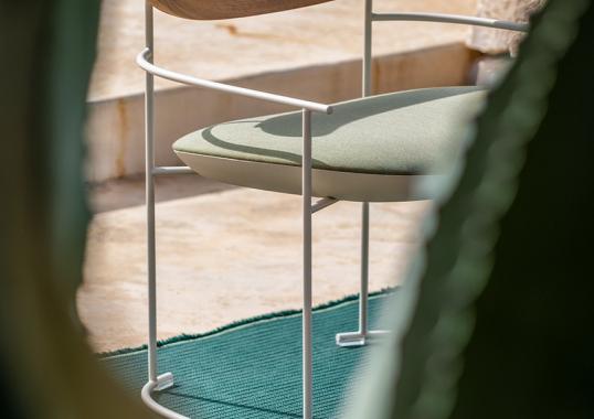 Уличное кресло от фабрики Potocco модель 922/LMB-OUT