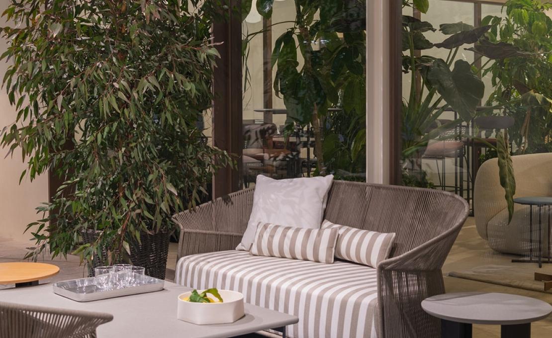 Уличный пуф от фабрики Potocco модель 923/O Pouf Ola