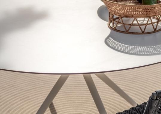 Уличный стол от фабрики Potocco модель OTX TABLE