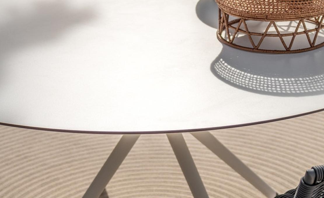 Уличный стол от фабрики Potocco модель OTX TABLE