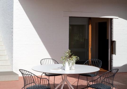 Уличный стол от фабрики Potocco модель OTX TABLE