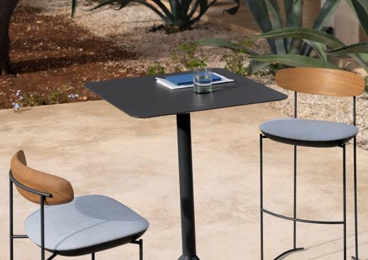 Уличный стол от фабрики Potocco модель OTX HIGH TABLE