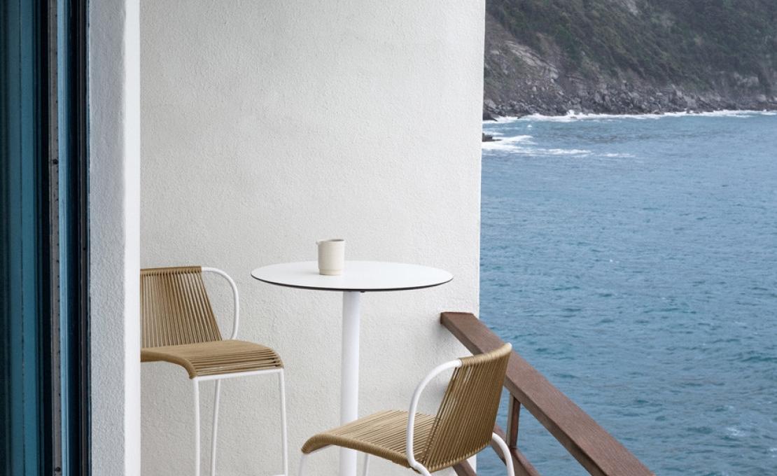 Уличный стол от фабрики Potocco модель OTX HIGH TABLE