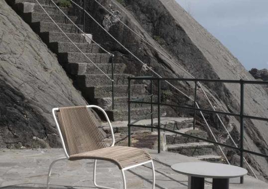 Уличное кресло от фабрики Potocco модель 945/L Tibes Lounge Arm