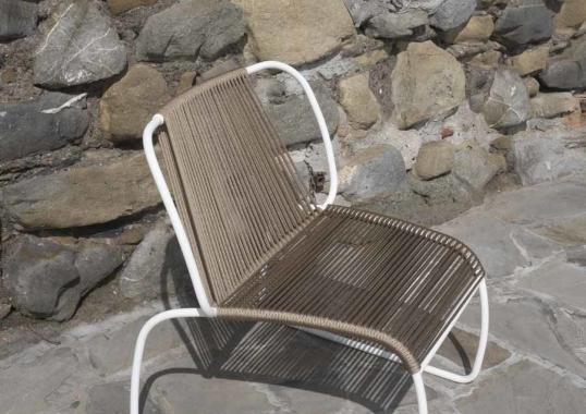 Уличное кресло от фабрики Potocco модель 945/L Tibes Lounge Arm