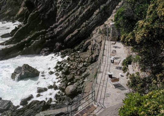 Уличное кресло от фабрики Potocco модель 945/L Tibes Lounge Arm