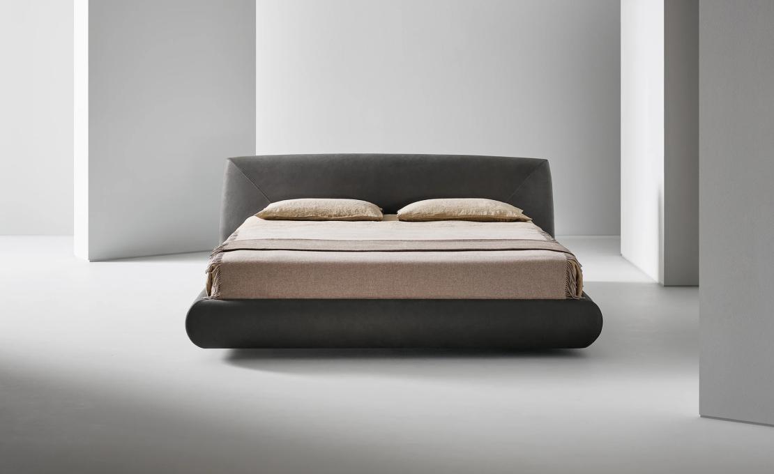 Двуспальная кровать модель Holden фабрики Bonaldo