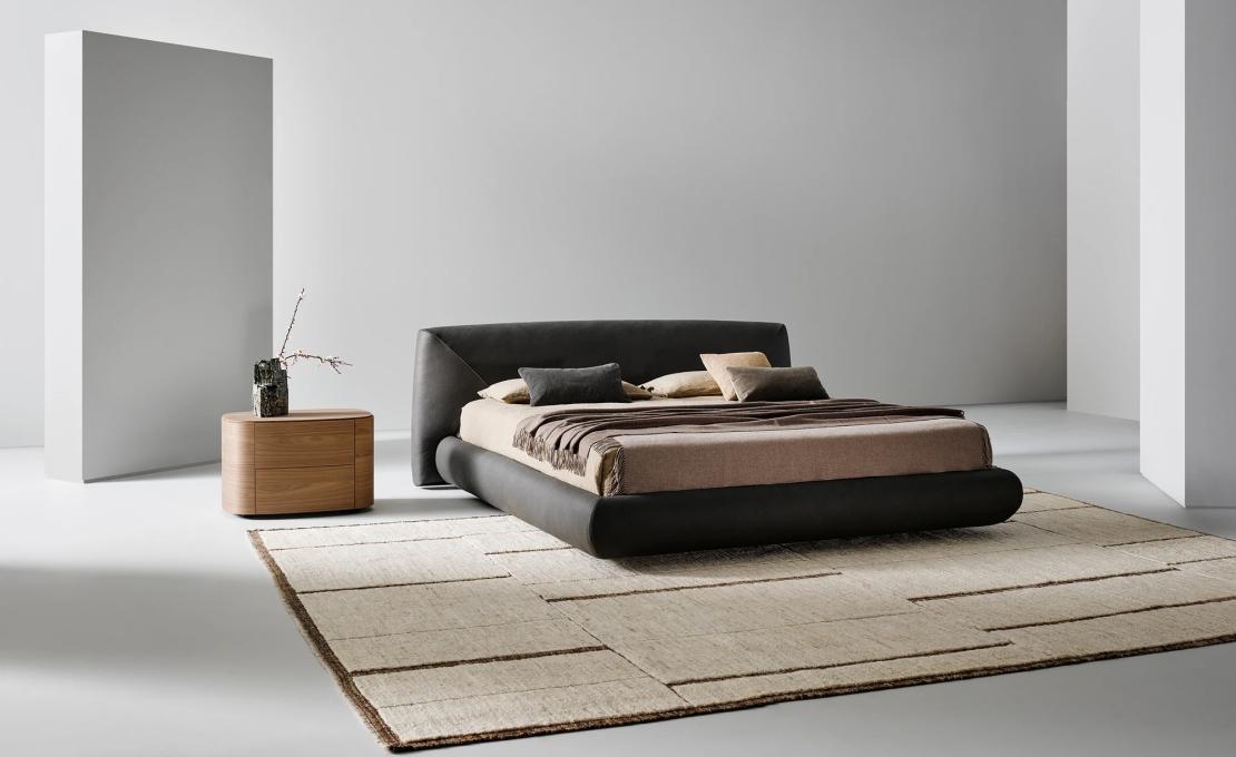 Двуспальная кровать модель Holden фабрики Bonaldo