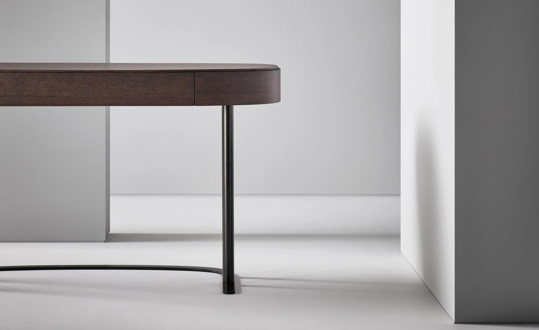 Письменный стол модель Isabey фабрики Bonaldo