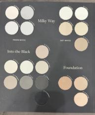 Фотографии образцов отделок и возможных цветов фабрики Poltrona Frau