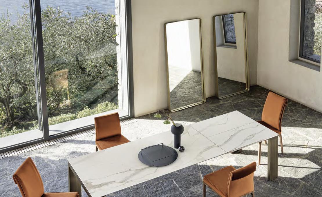 Стол от фабрики Riflessi модель ATLANTIS TABLE