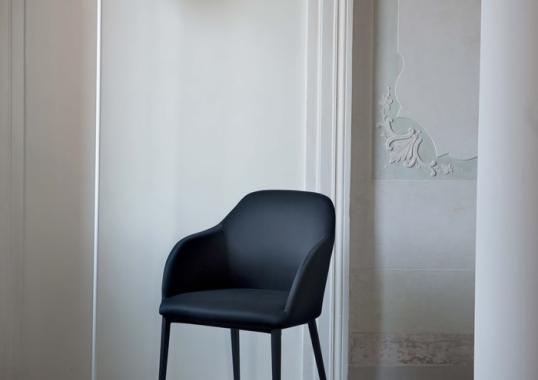 Стул от фабрики Riflessi модель SOFIA 