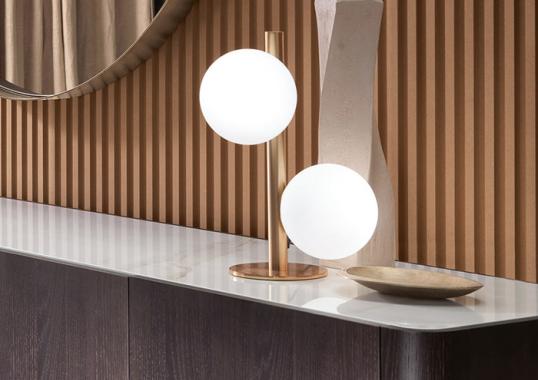 Настольная лампа от фабрики Riflessi модель TWIST T TABLE LAMP- L074