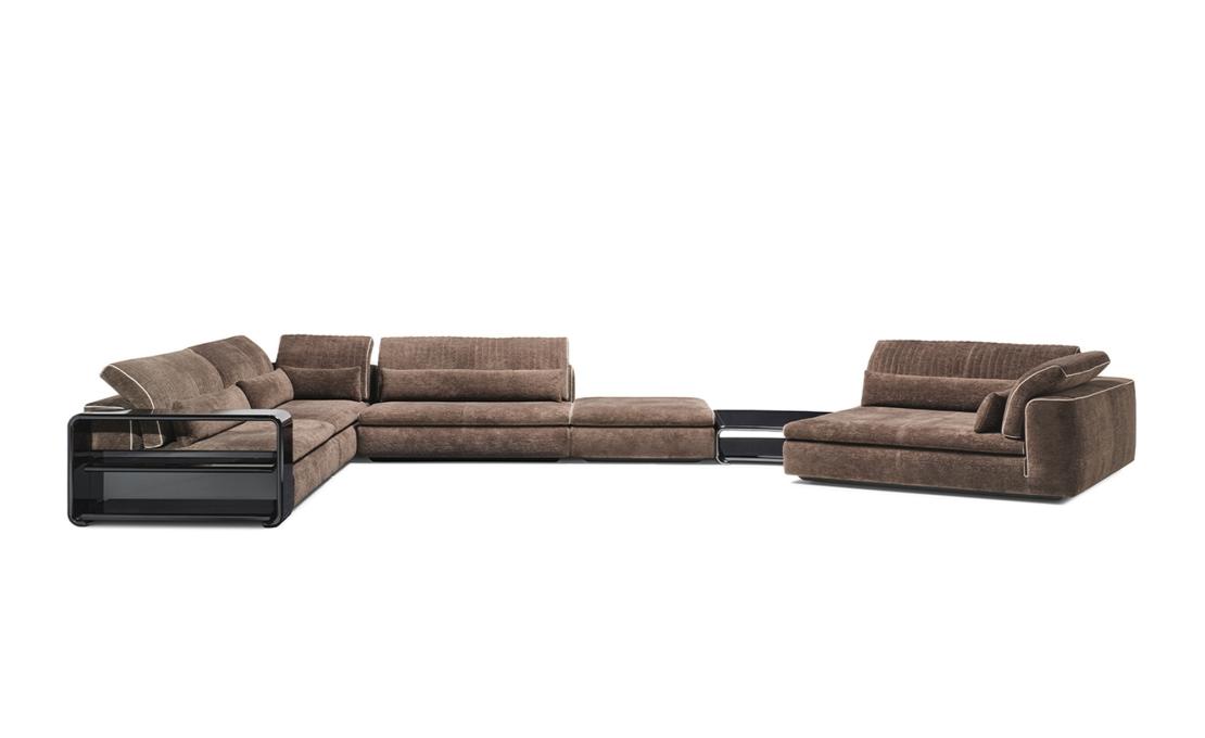 Диван модель Julian фабрики Molteni&C - дизайнер Винсент Ван Дёйсен