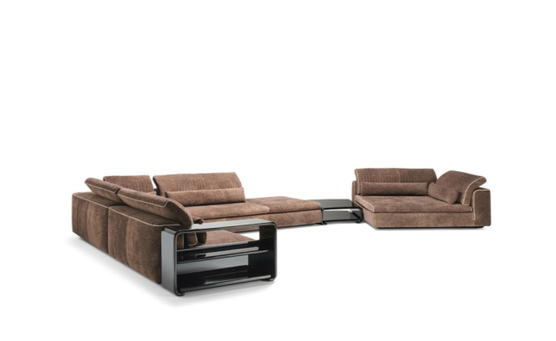 Диван модель Julian фабрики Molteni&C - дизайнер Винсент Ван Дёйсен