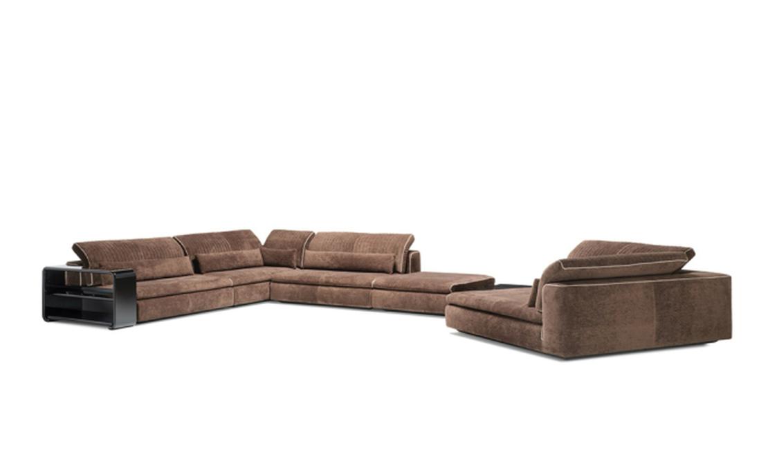 Диван модель Julian фабрики Molteni&C - дизайнер Винсент Ван Дёйсен