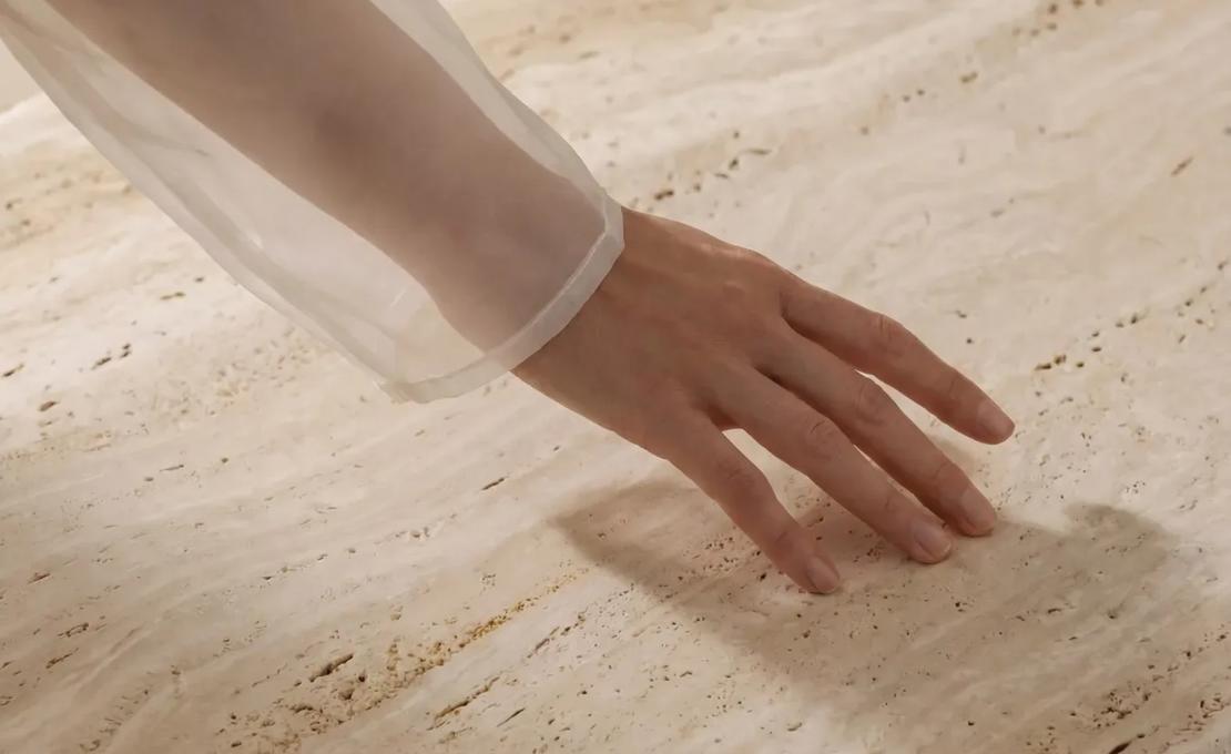 Стол модель Clover фабрики Naturedesign - дизайнер Джино Каролло